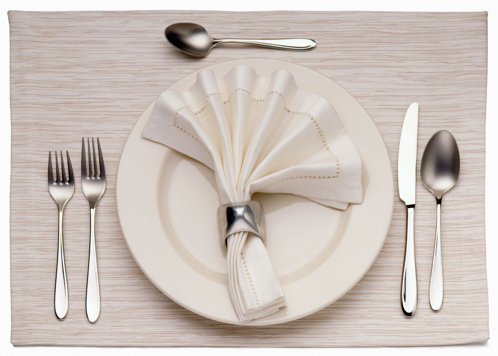 Secretos para poner una mesa elegante cuberteria