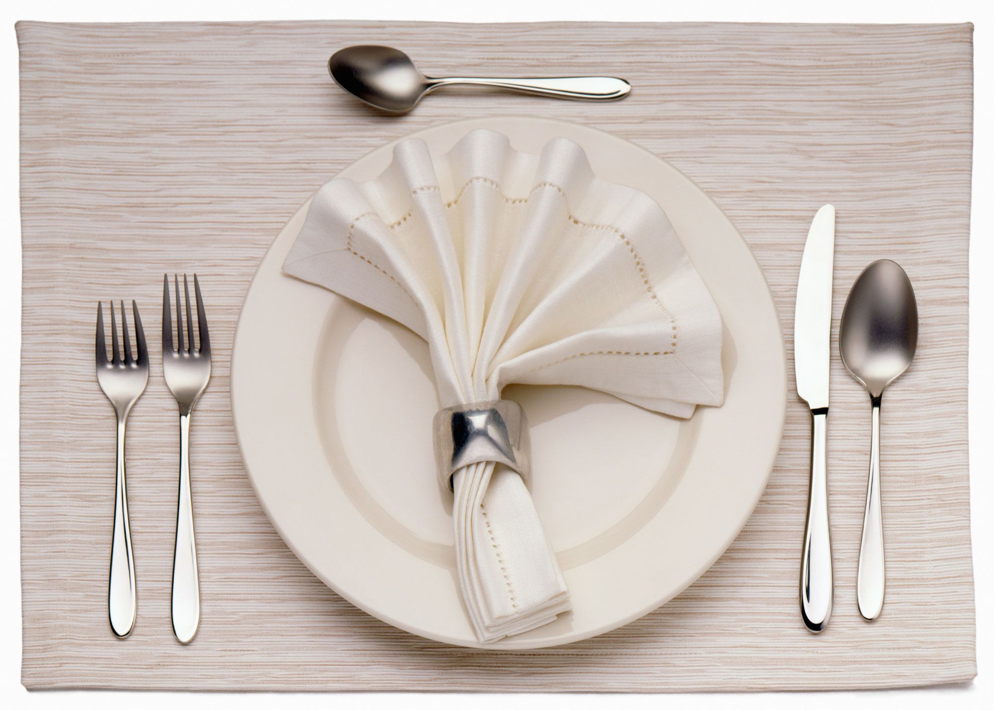 Secretos para poner una mesa elegante cuberteria