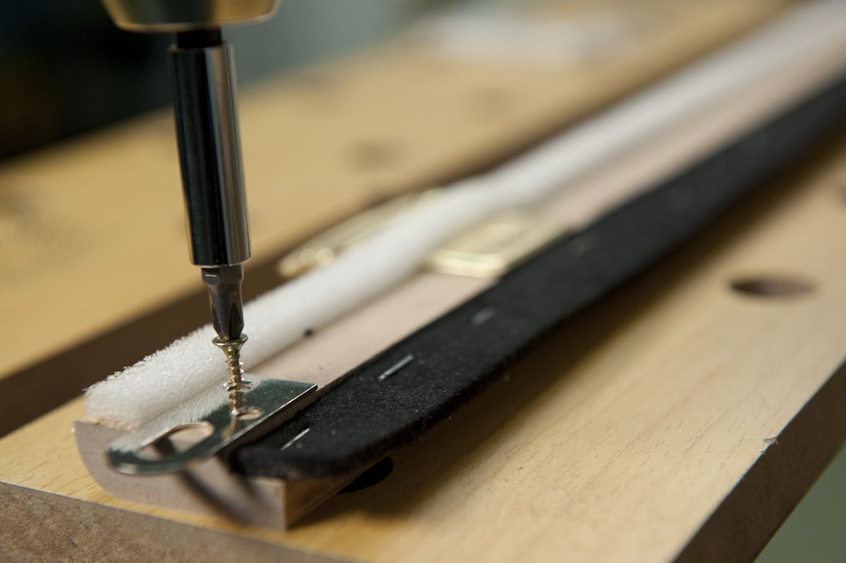 brico 0629 1 burlete basculante bajo puerta paso 4