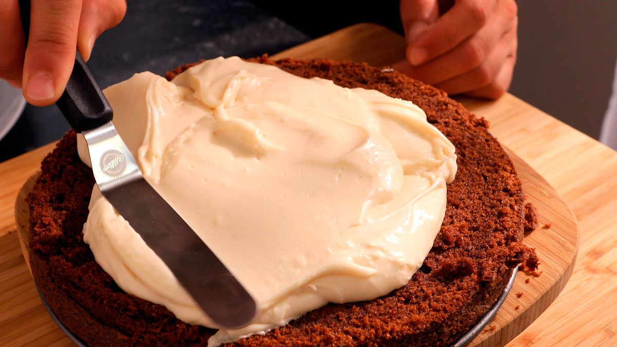 Bizcocho de chocolate con crema de queso   Paso 6