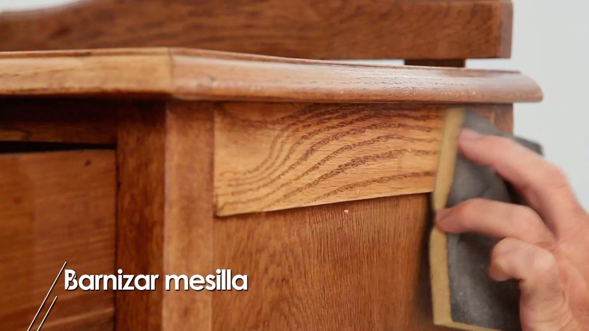 Barnizar mesilla de noche paso 3