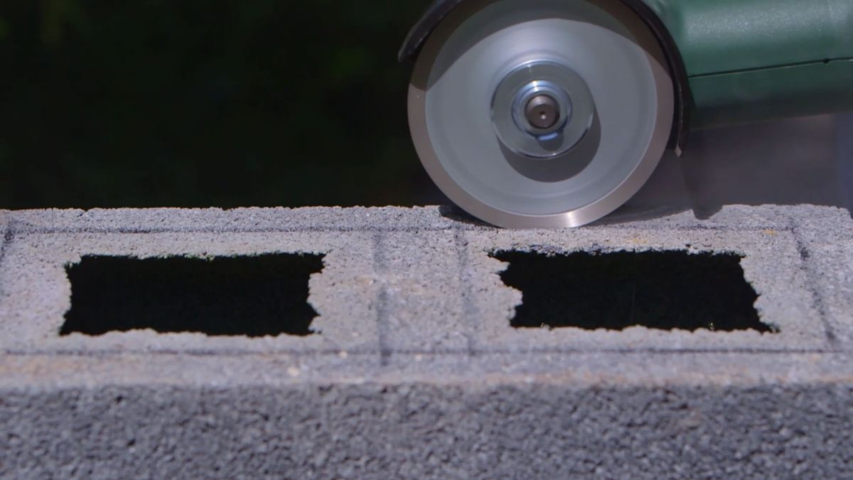 Cómo hacer un banco de hormigón y tableros de pino paso 1