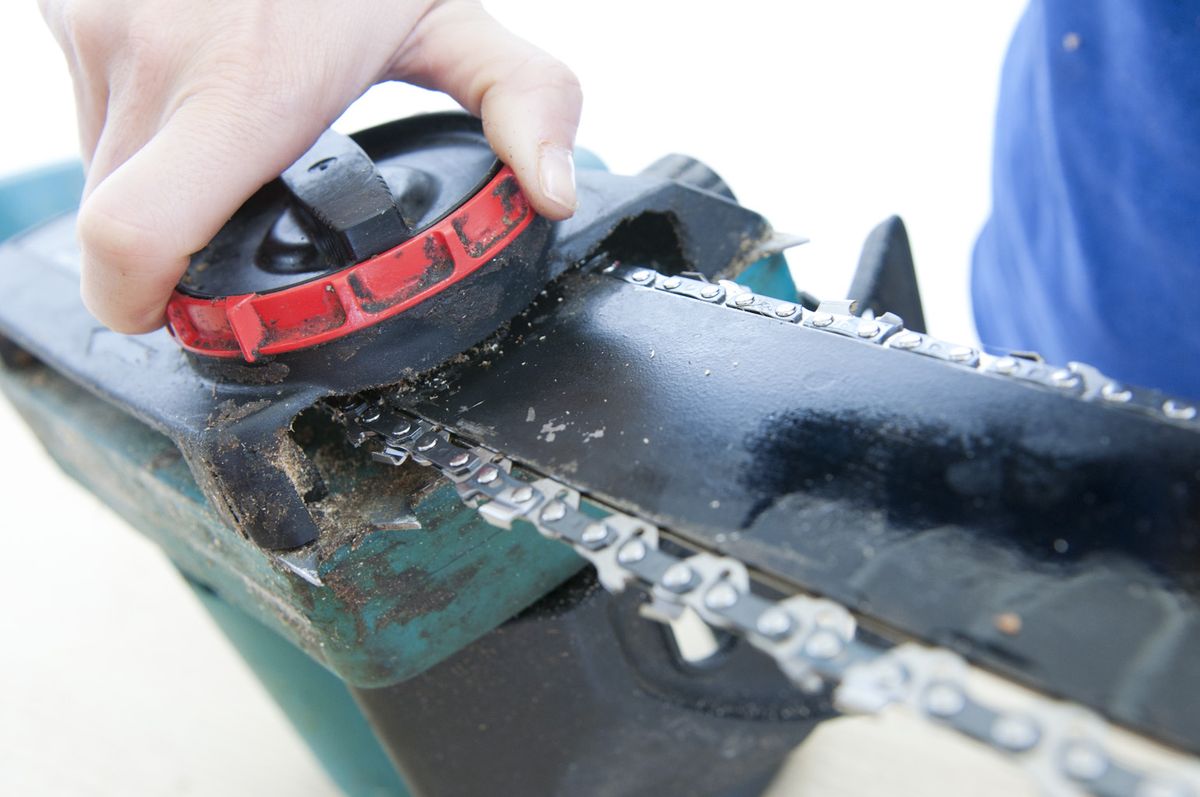 Bricomania 681 Cambiar cadena de motosierra p6