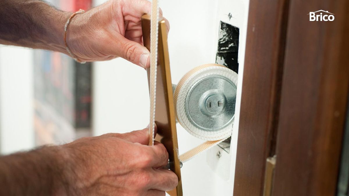 Cambiar la correa de la persiana paso 12