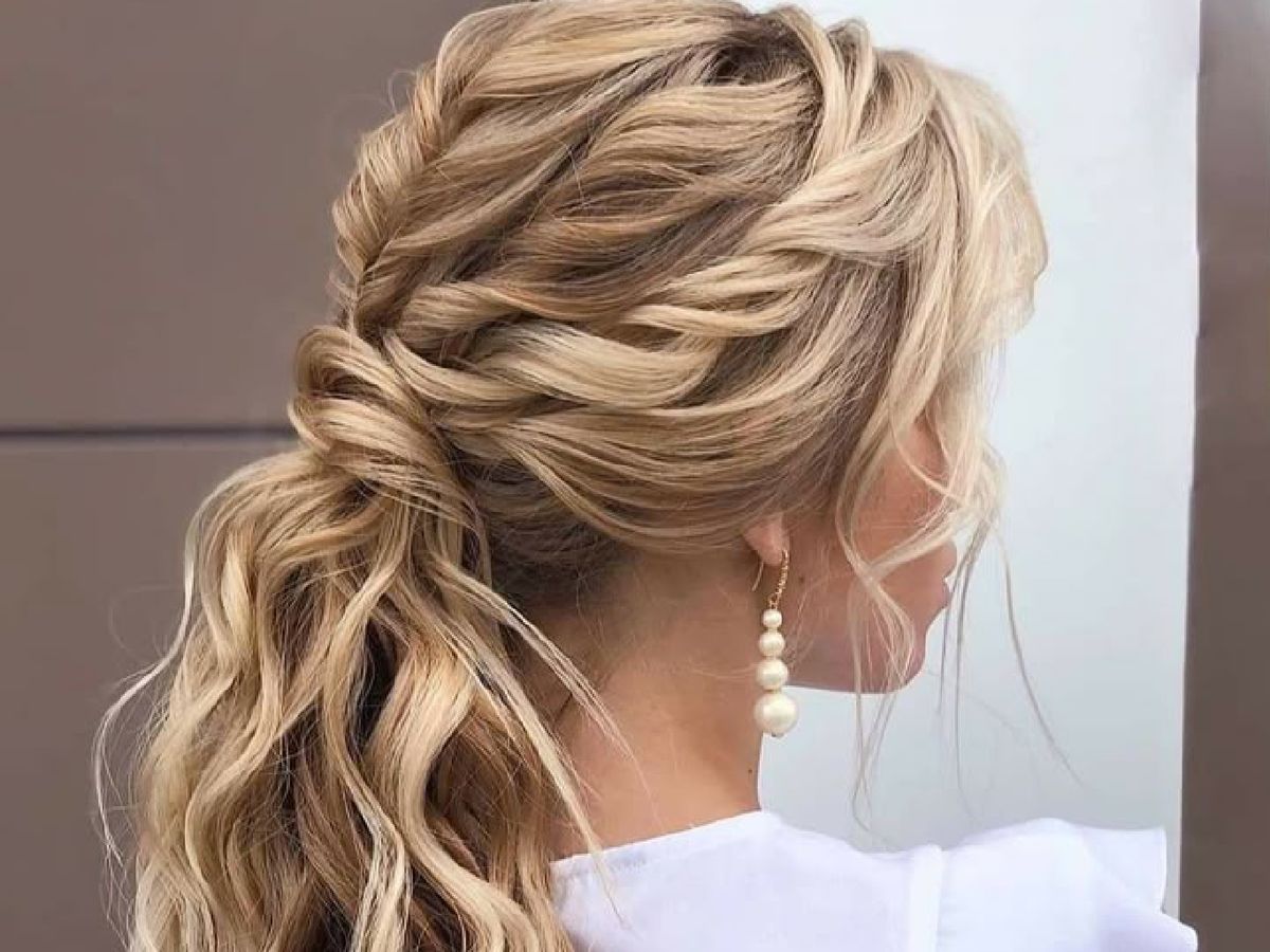 Tendencias de peinados para invitada de boda 2025