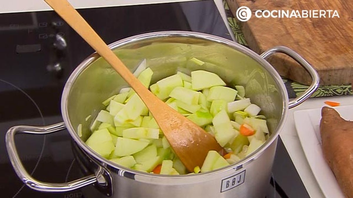 crema de boniato y manzana con guisantes receta karlos arguinano karl67500321 paso2