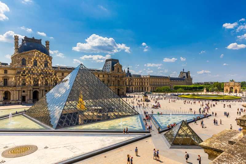 Vista del museo Louvre de París