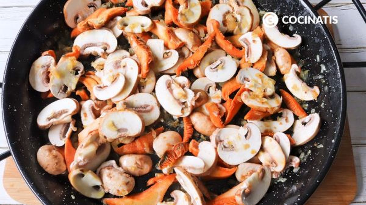 receta fideua con setas y alioli piquillo paso 2