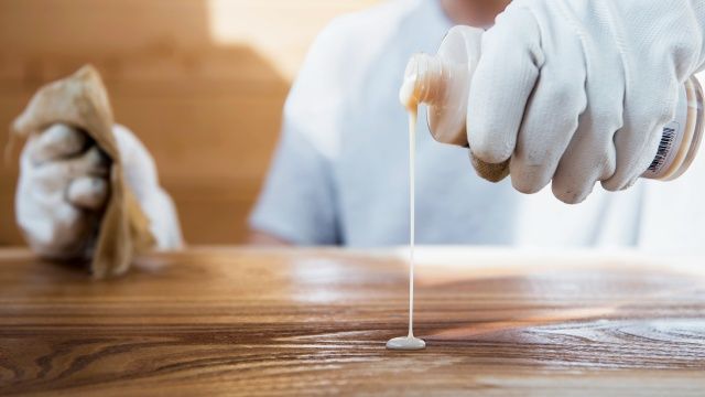 como eliminar rayones muebles de madera truco con aceite y vinagre