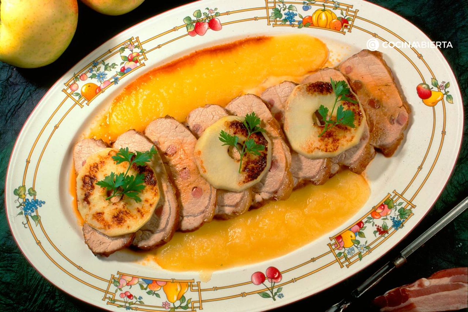 El lomo de cerdo con puré de manzana es una receta clásica de la abuela