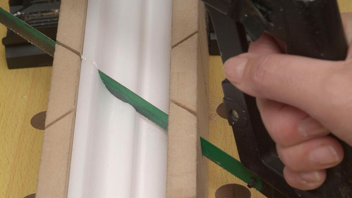 Instalación de cornisa en techo de yeso laminado paso 7