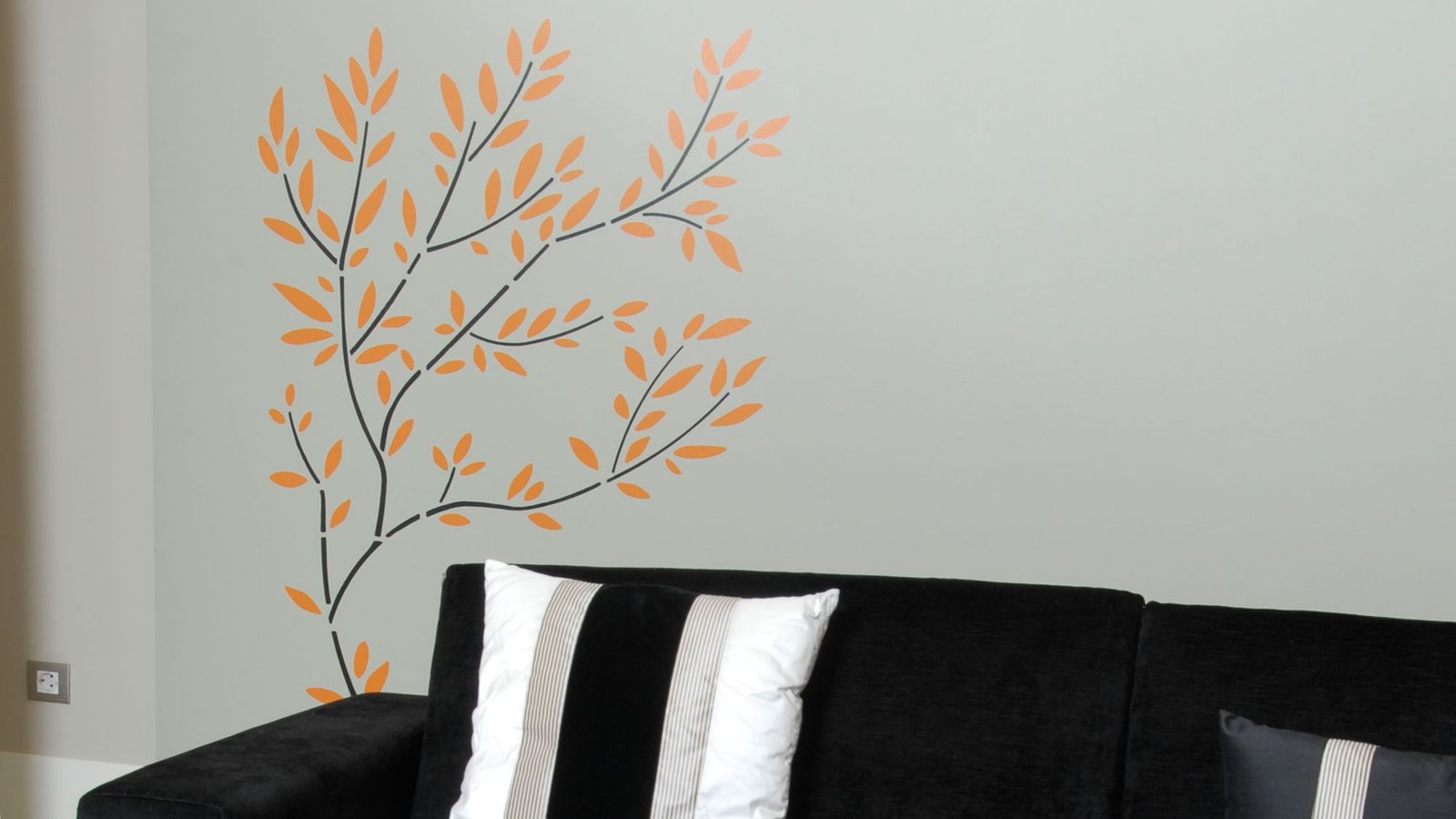 Cómo pintar un árbol en la pared con plantillas