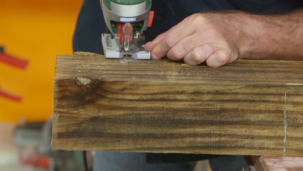 Como hacer una mesa de comedor con traviesas de madera paso 1