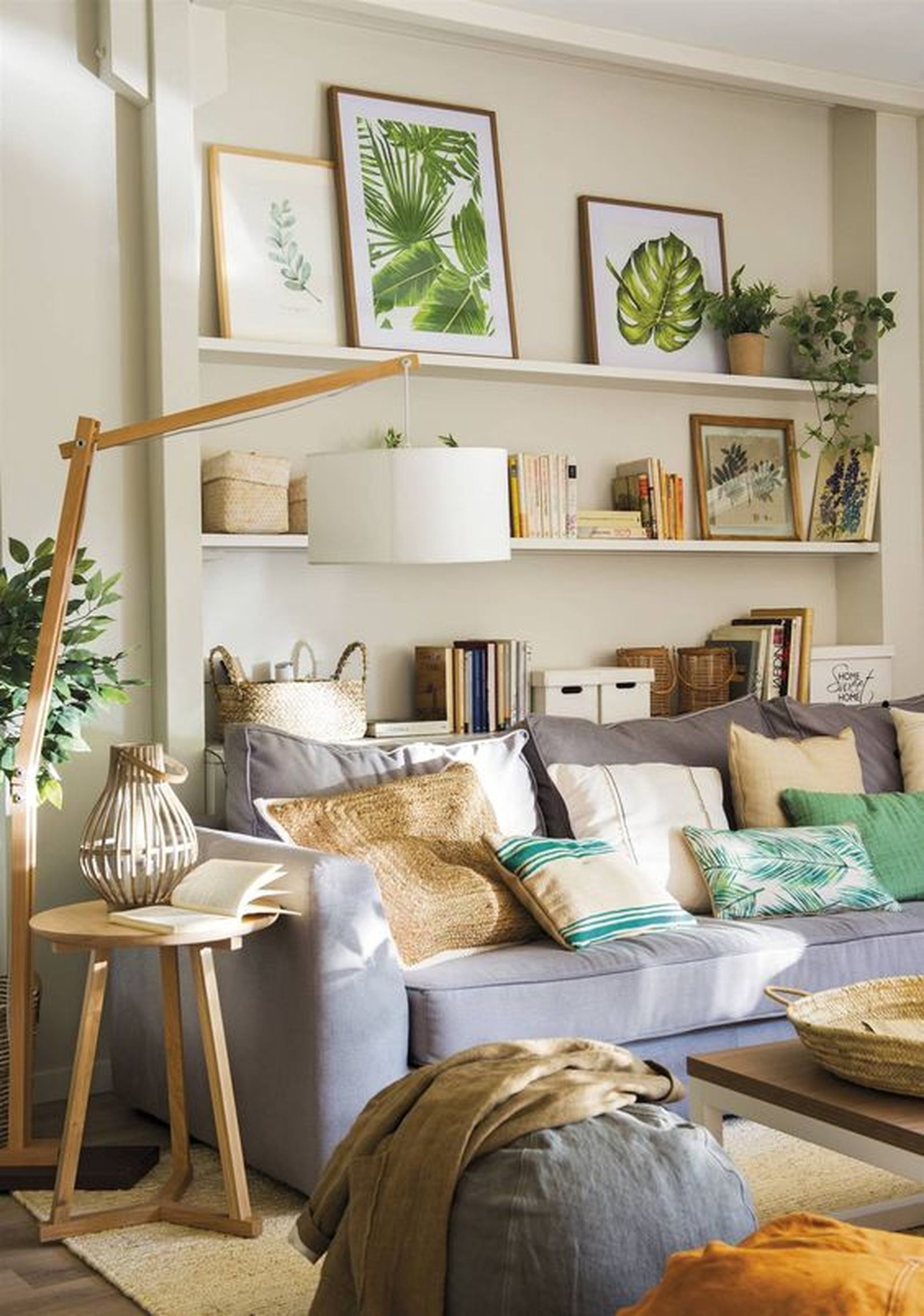decorar salon cuadros detras del sofa