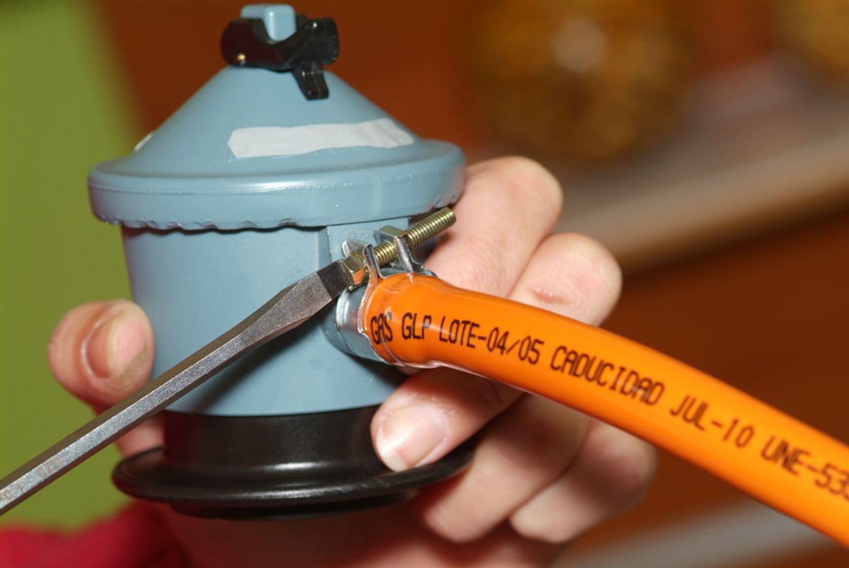 Mantenimiento del kit regulador del gas butano paso 3