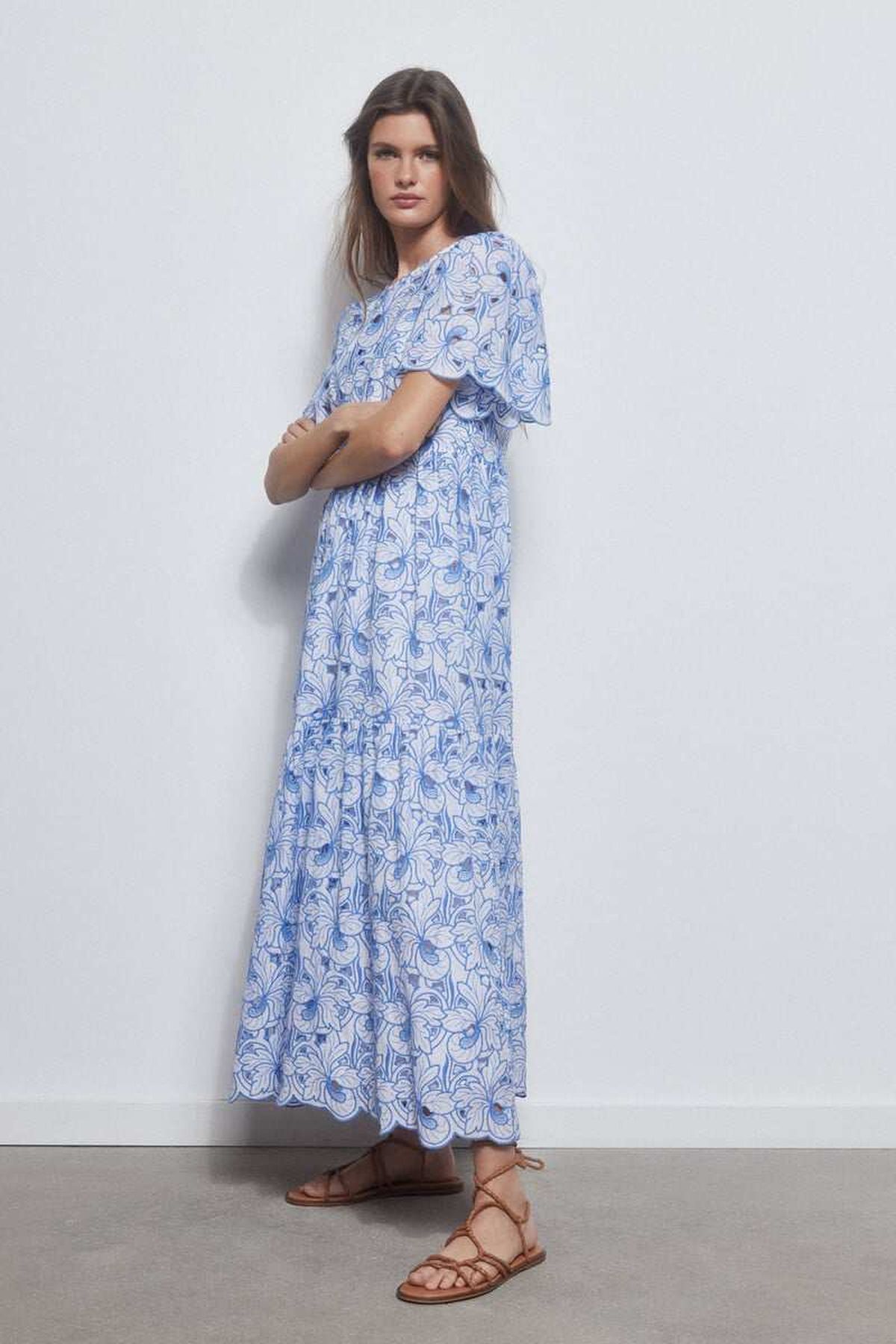 Vestido flores perforadas