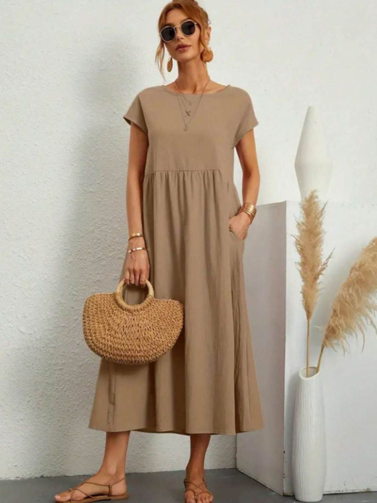 Vestido suelto en beige
