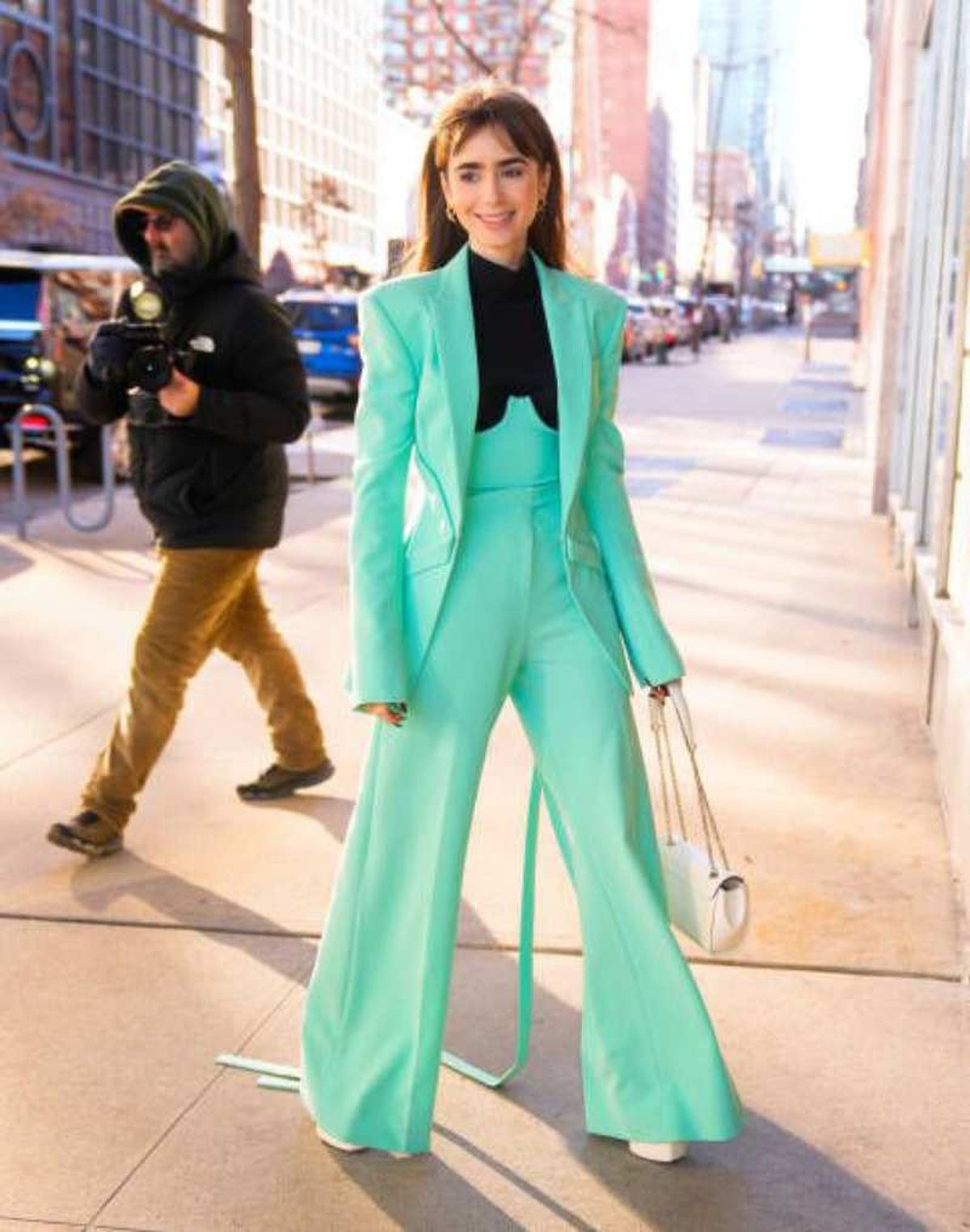 El color azul verdoso representa la emoción de la envidia