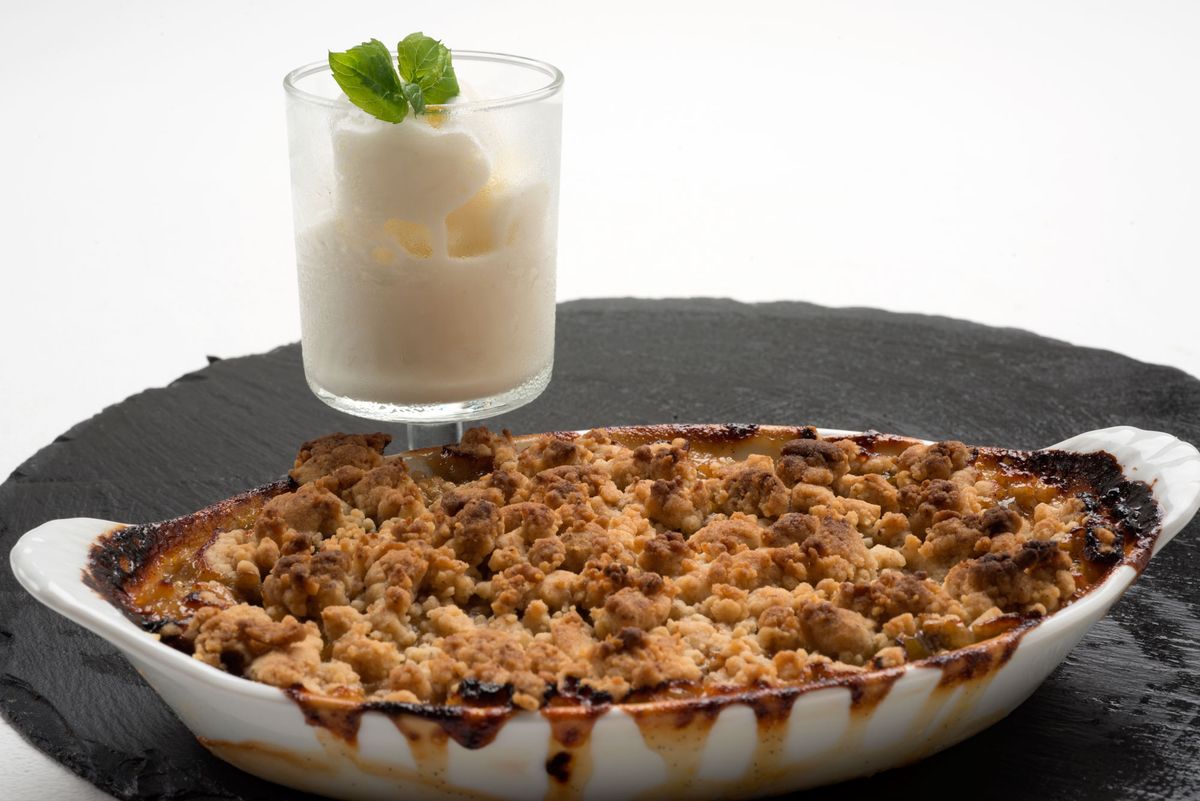 1696 Crumble de ciruelas (880) xl