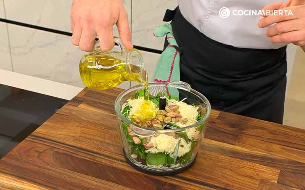 Prepara el pesto de espinacas