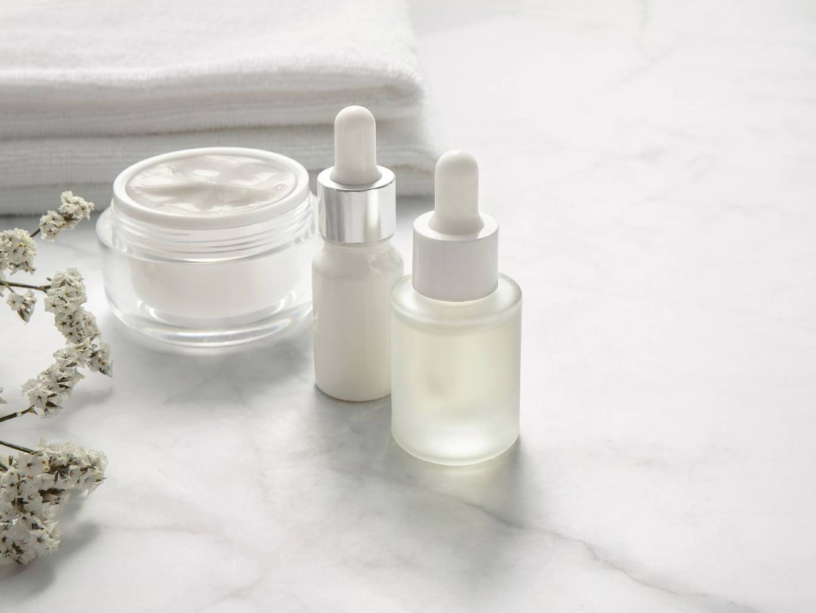 El skin streaming apuesta por productos clave: limpiador suave, tratamiento activo, crema hidratante y protección solar.