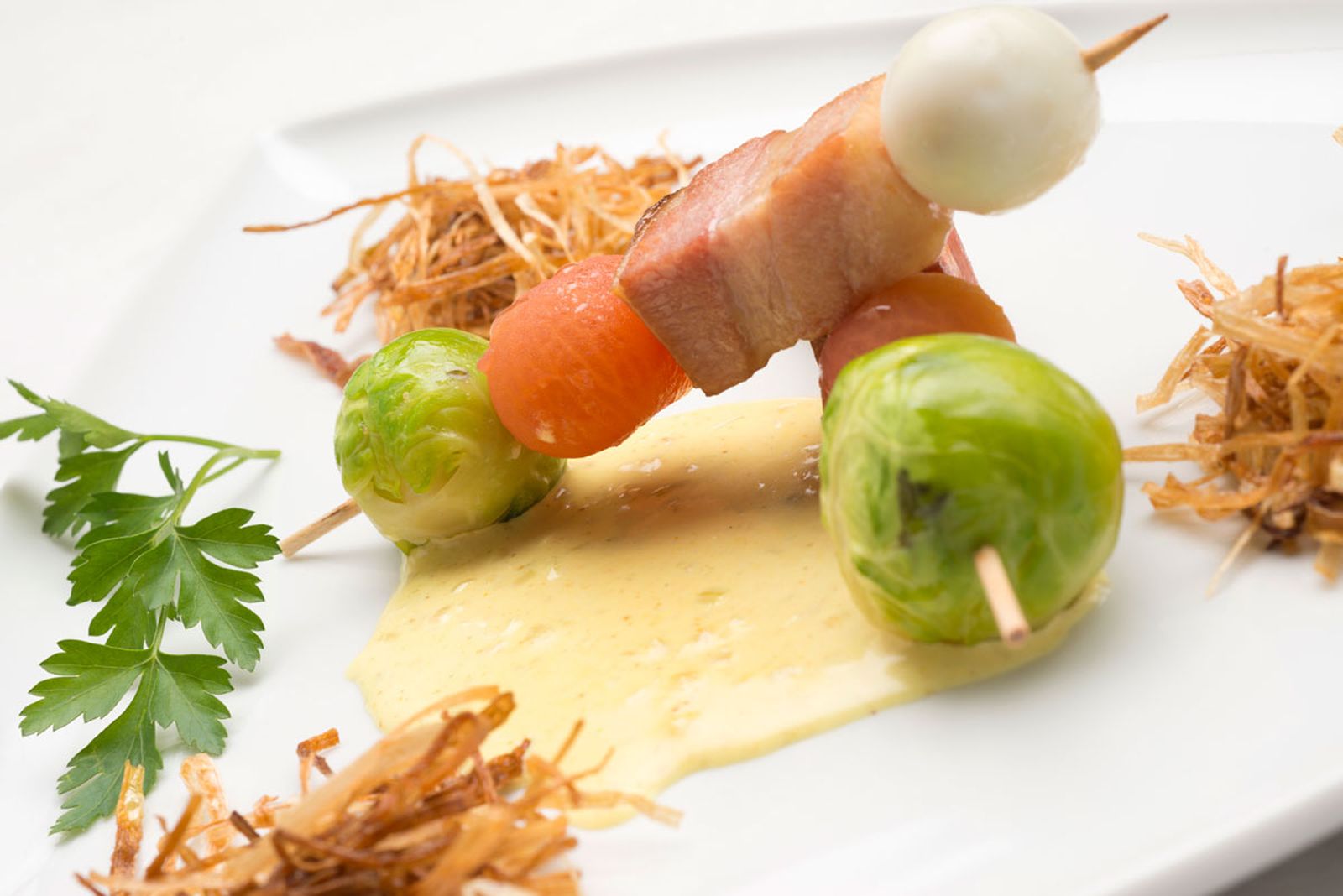 484 Brochetas de coles de Bruselas con salsa curry (5099) xl