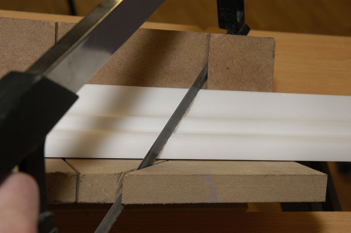 Colocación de cornisa de poliestireno paso 5