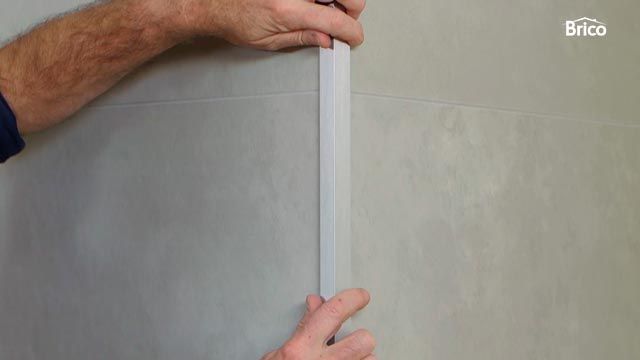 Cómo colocar revestimiento de pared de PVC paso 11