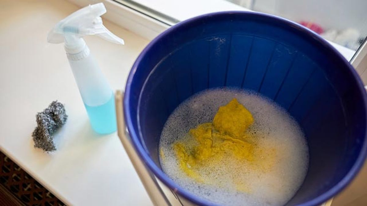 como limpiar cristales ventanas con vinagre amoniaco jabon trucos caseros