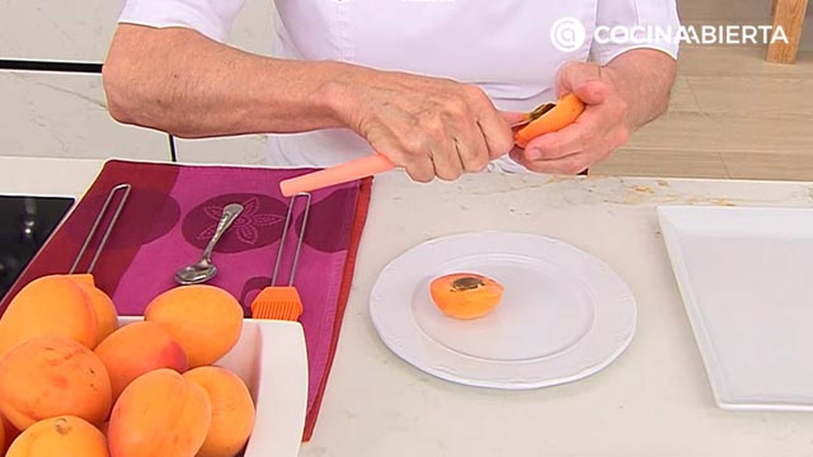 tarta tatin de albaricoques receta autentica eva arguinano karl7810321 paso1