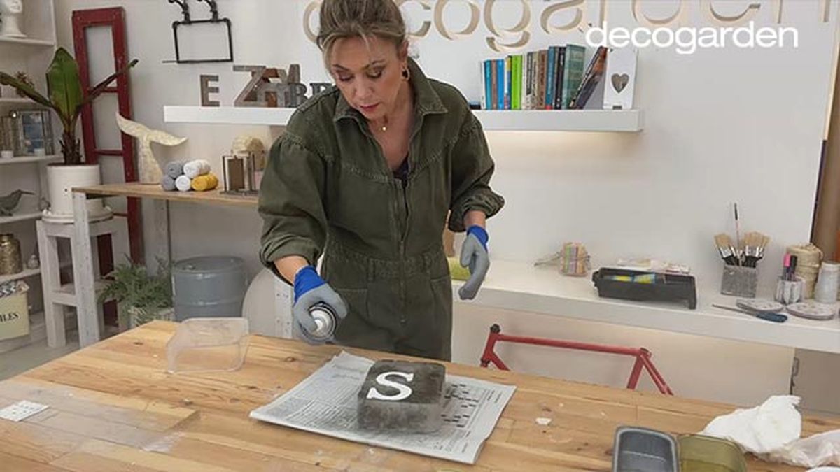 como hacer un sujetalibros de cemento paso 7