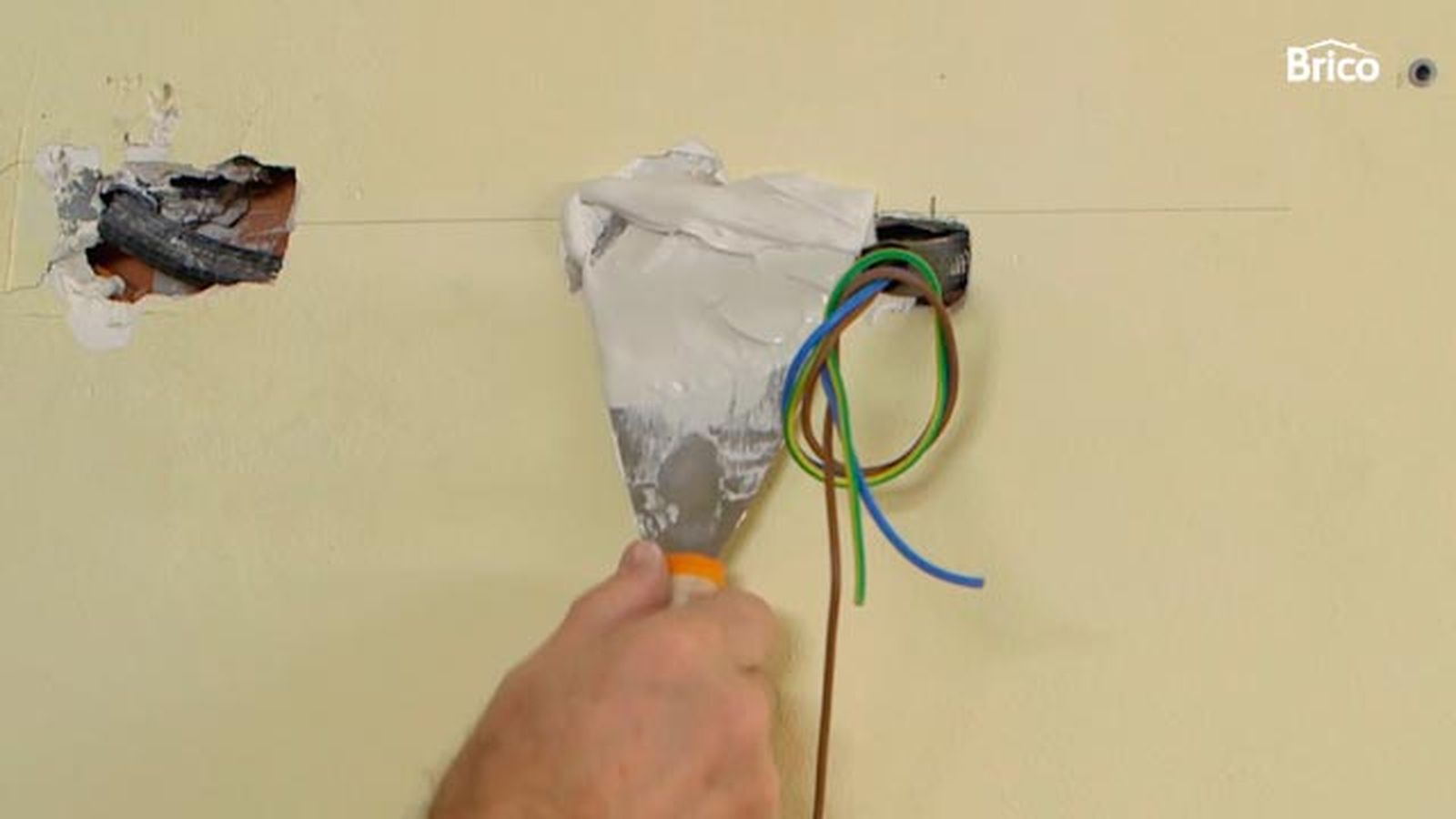 Cómo colocar revestimiento de pared de PVC paso 2