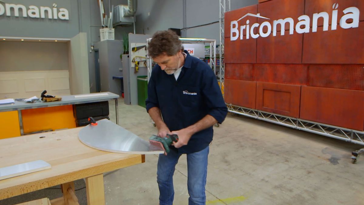 Cómo hacer una mesa redonda abatible paso 7