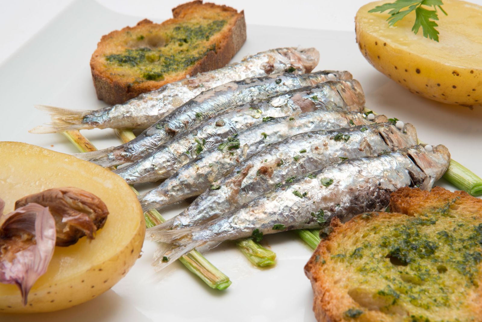 5606 1 Sardinas asadas con patatas (993) xl
