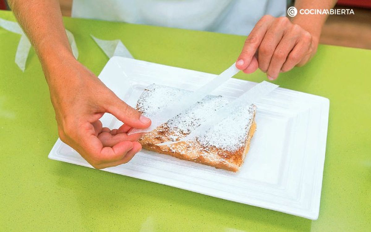 Puedes utilizar papeles para delimitar las zonas que quieres espolvorear