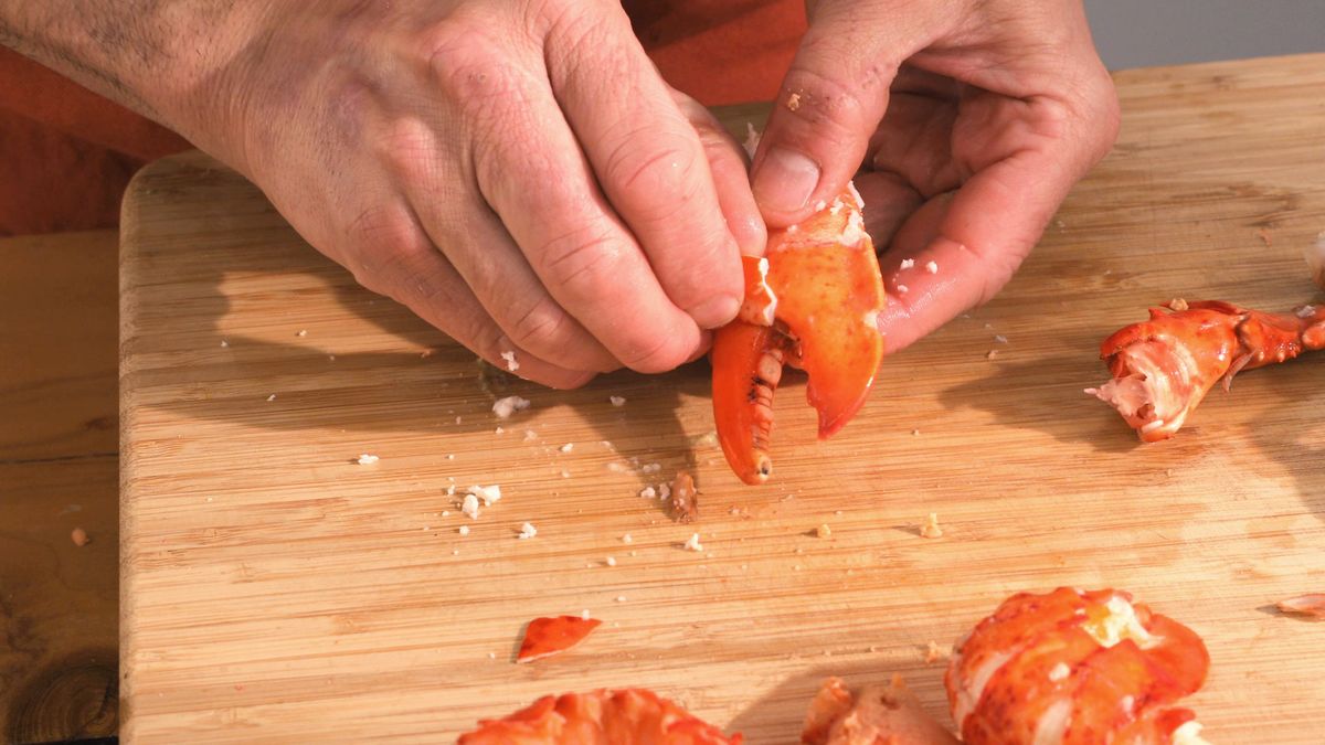 Receta de lobster roll, bocadillo de langosta de maine  paso 1