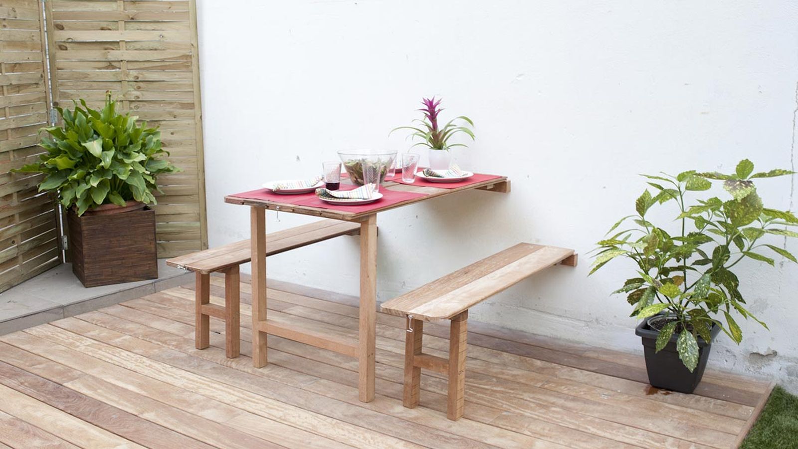 Mesa y bancos abatibles