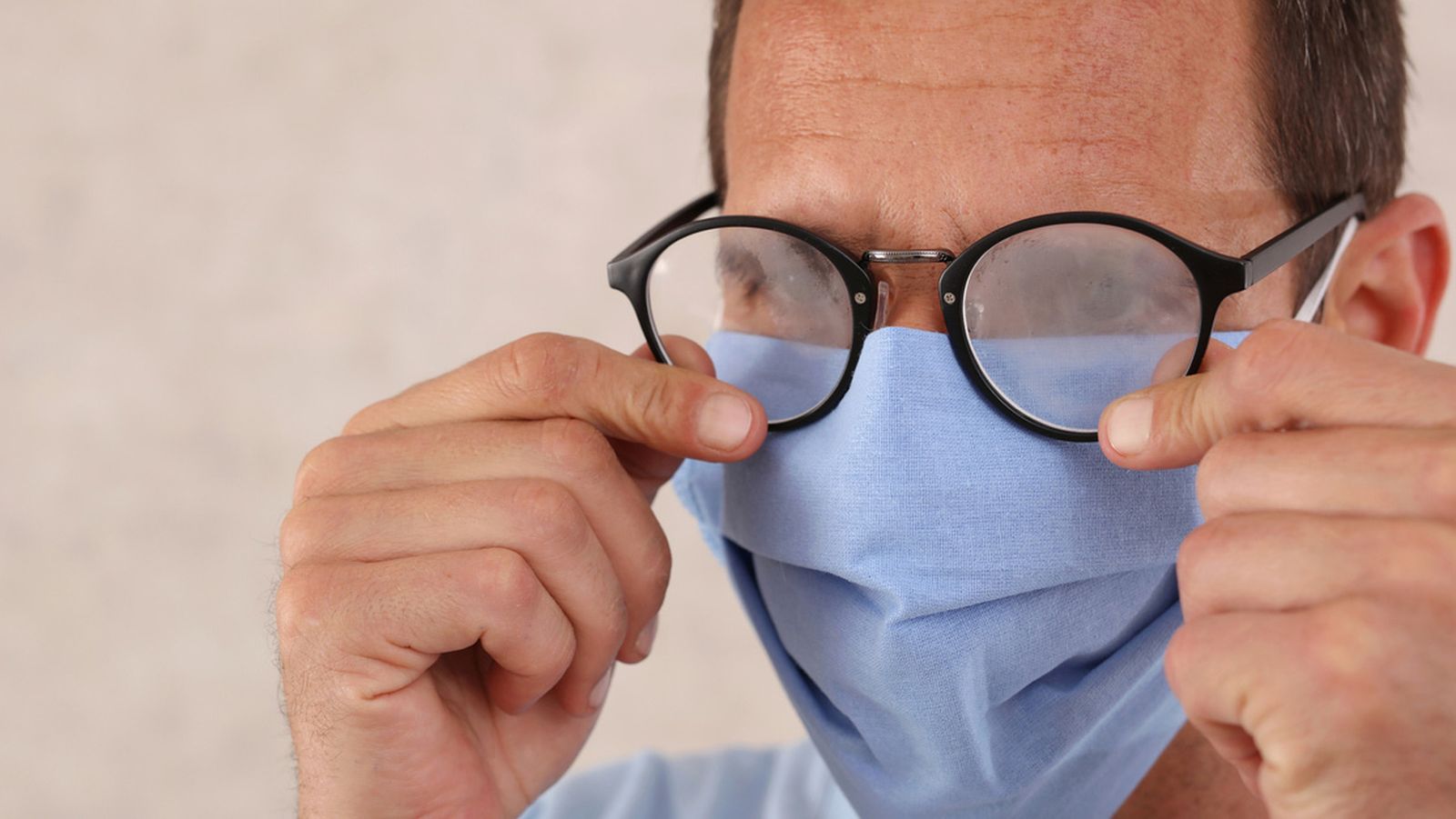 trucos para evitar que las gafas se empanen con la mascarilla1