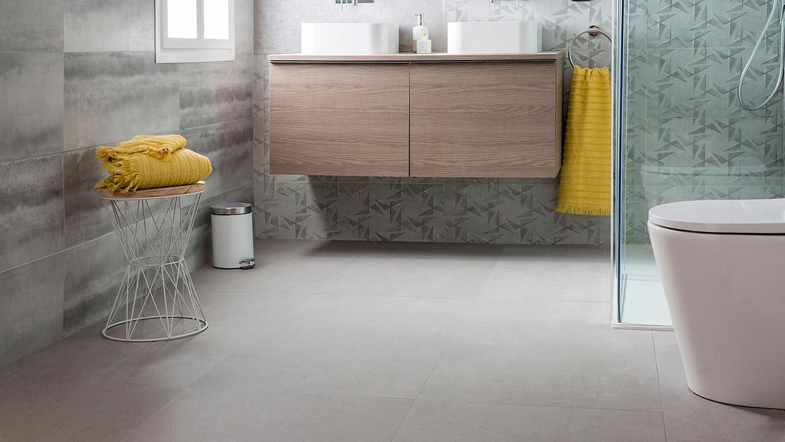 Pavimento porcelánico para interior y exterior   baño