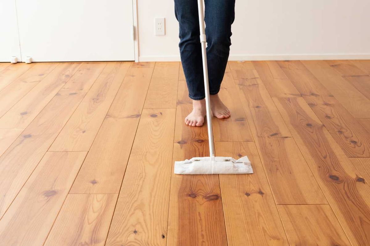 Los suelos de madera natural son muy delicados