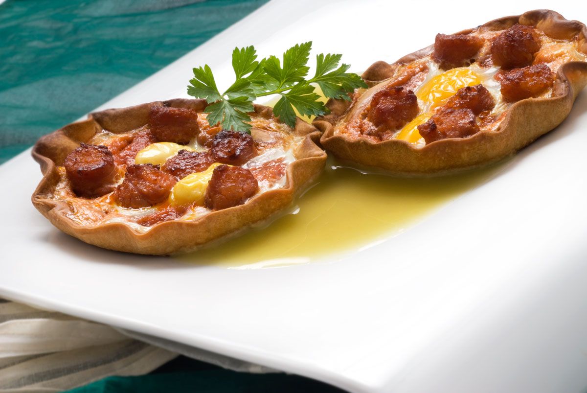Nidos rellenos de txistorra y huevo de codorniz xl