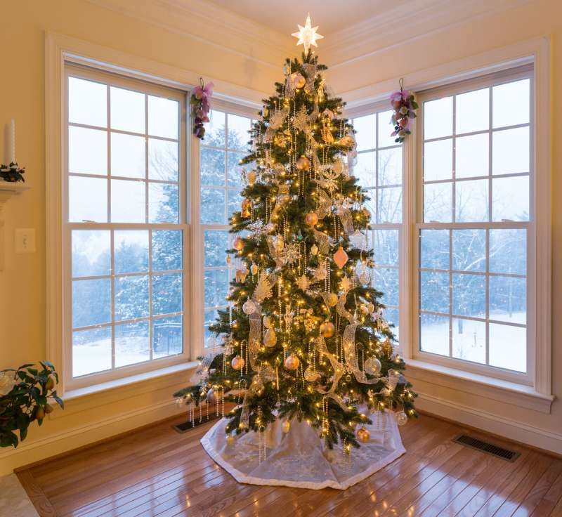 Árbol de Navidad con faldón para tapar el pie.
