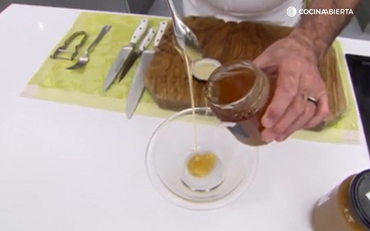 Puedes elegir la miel que más te guste para tu vinagreta de miel