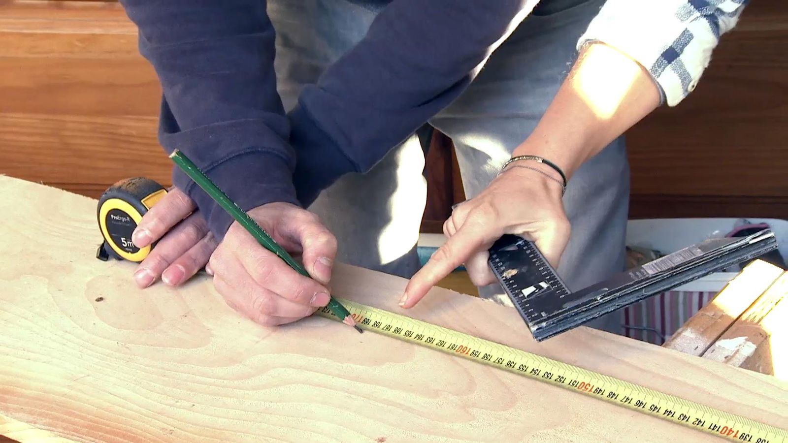 DEKO0716 revestir pared madera pino paso 2