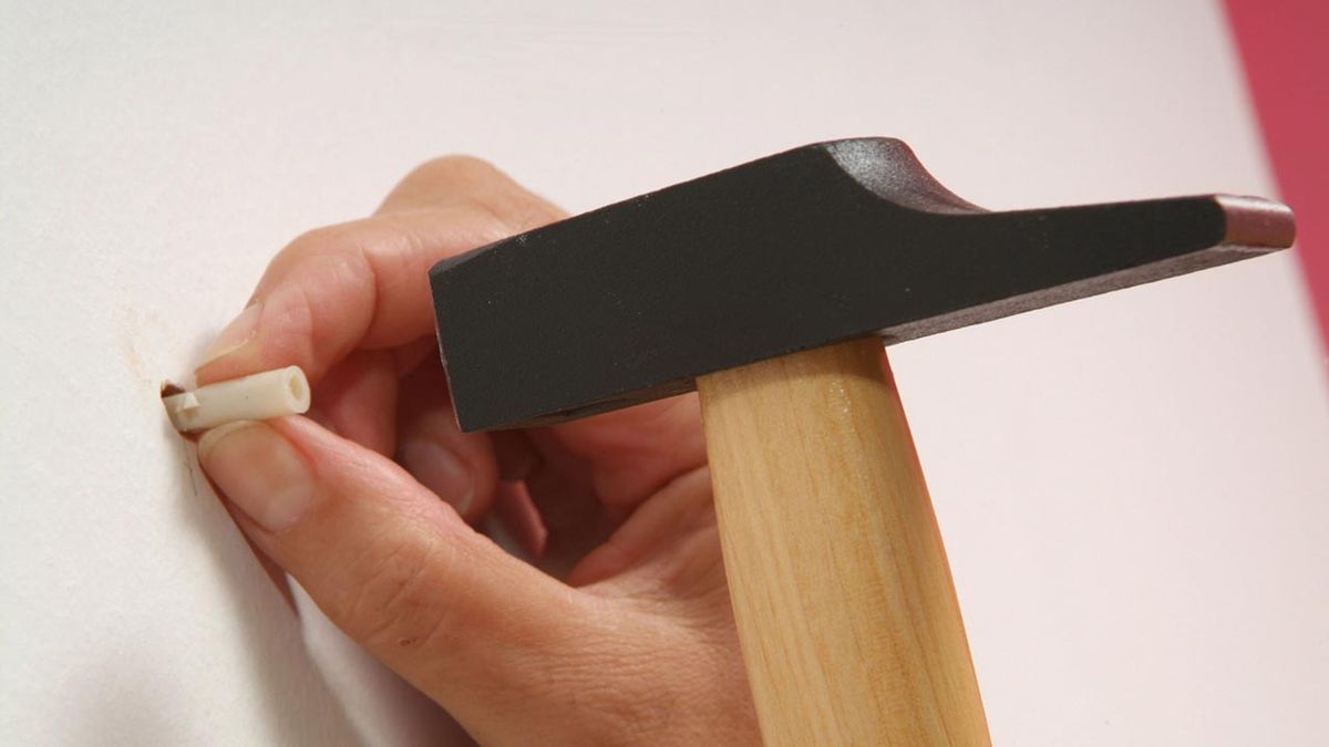 Pintar y colocar estantes de madera paso 7