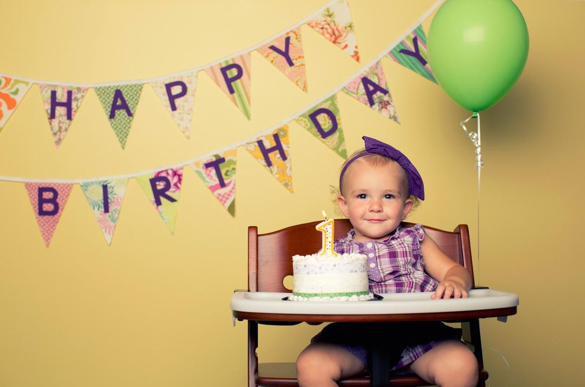 6 Ideas originales para celebrar el primer cumple  de tu bebe banderillas guirnaldas