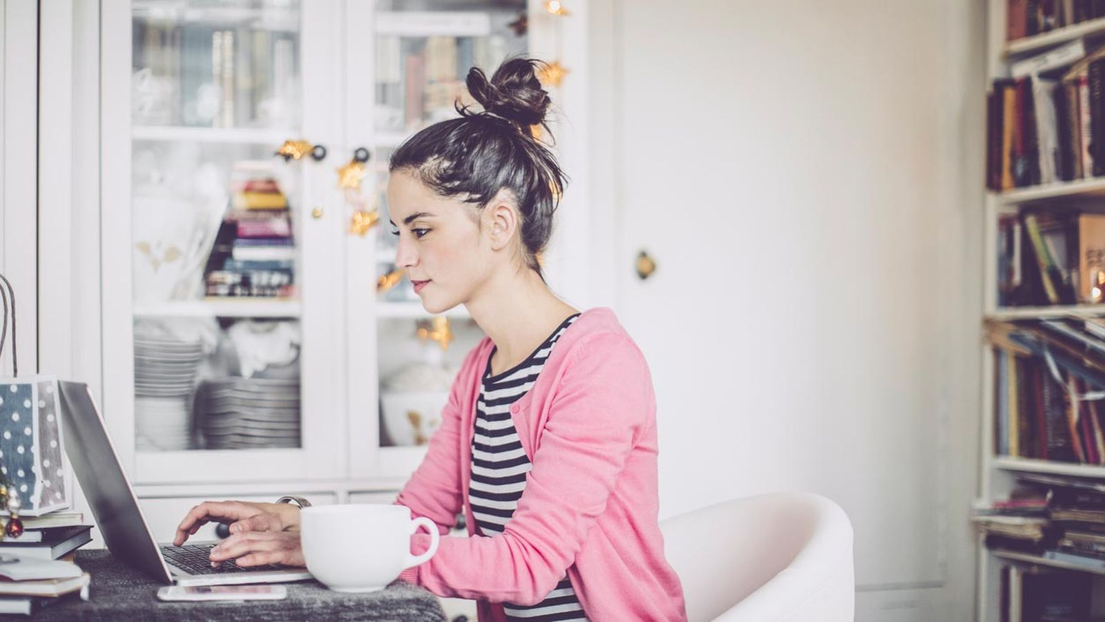 ordenar escritorio teletrabajo vestir