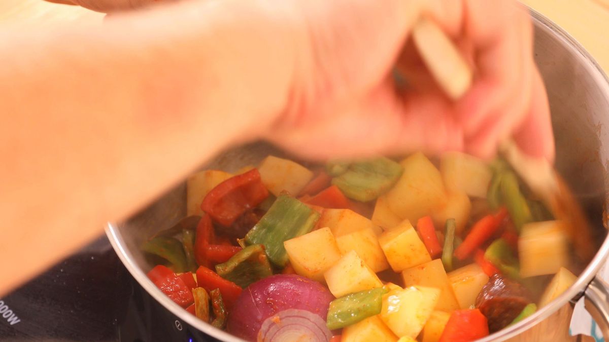 Guiso de patatas con verduras paso 2