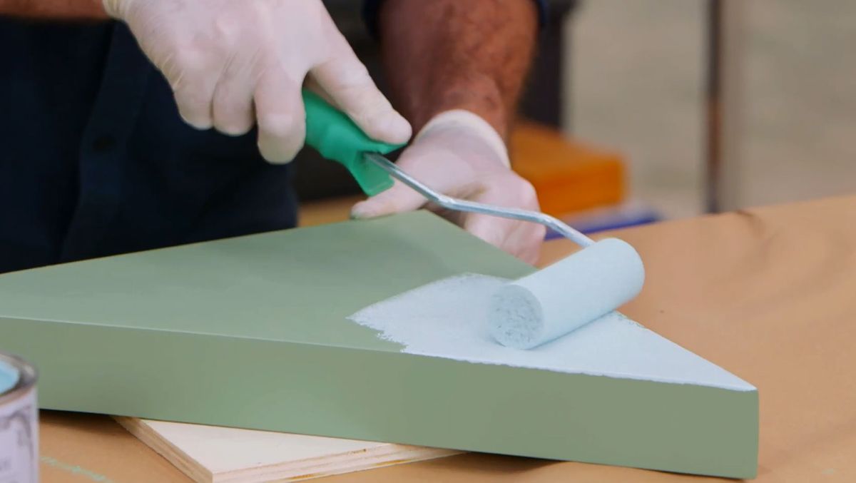 Cómo hacer una estantería esquinera paso 8