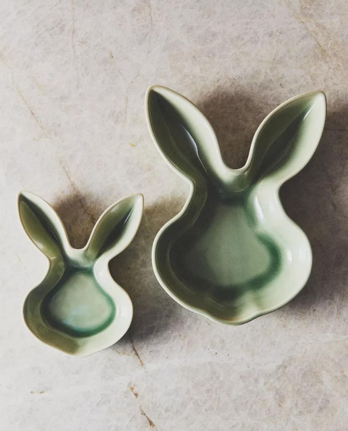 Boles verdes con forma de conejos.